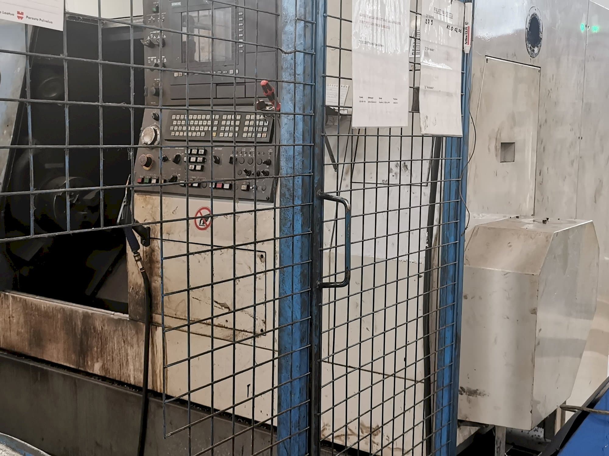 Vista Frontal da Hyundai HIT 250 S máquina