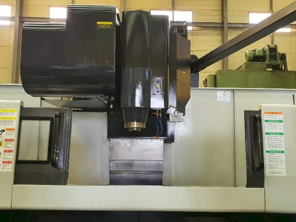 Vista Frontal da Doosan VM 960L máquina