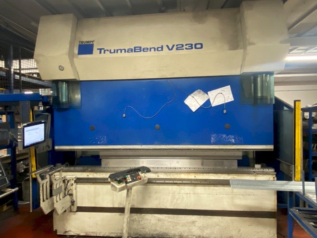 Vista Frontal  da Trumpf TrumaBend V230  máquina