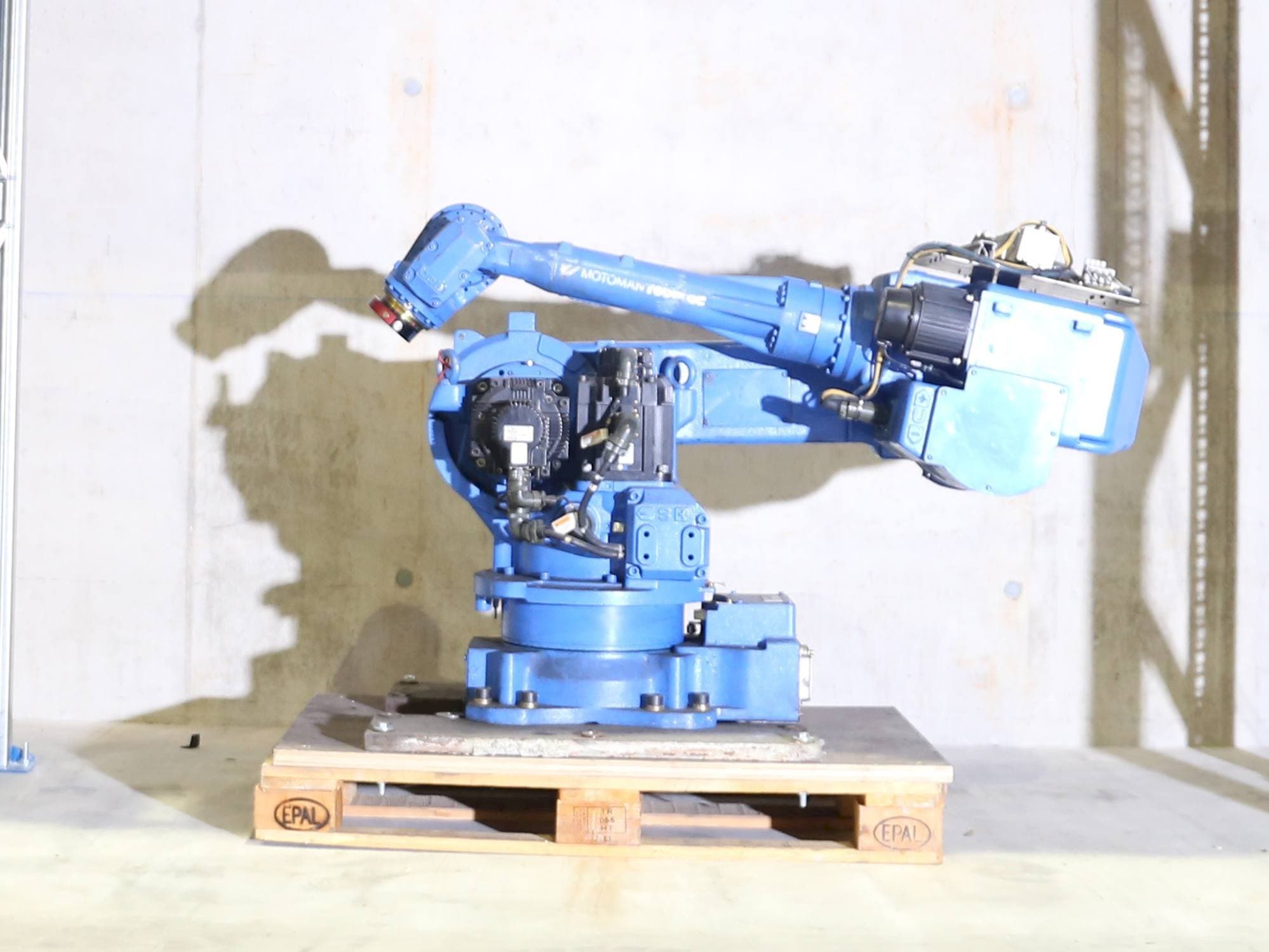 Vista Esquerda  da Yaskawa Motoman UP50  máquina