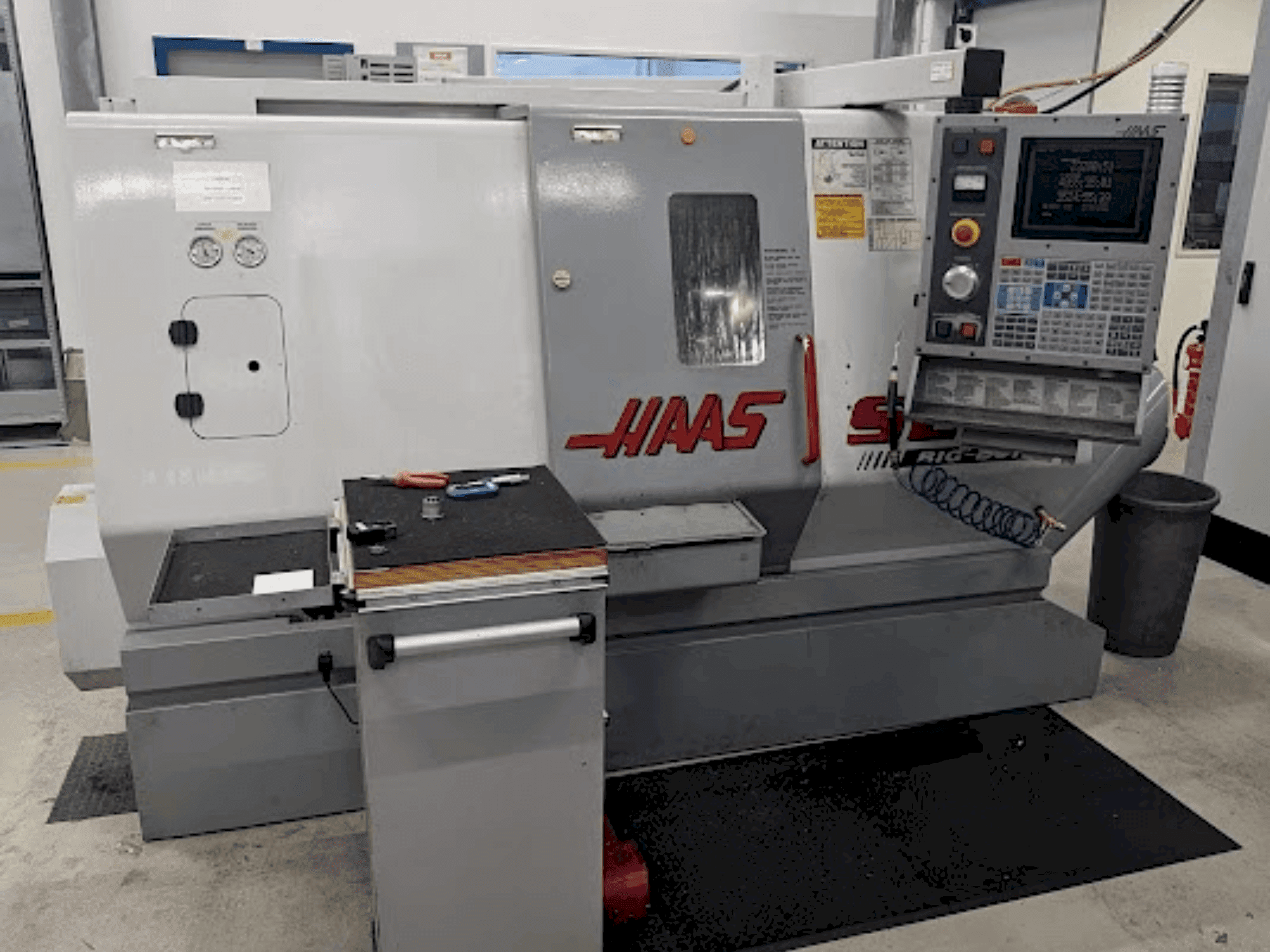Vista Frontal da HAAS SL 20 TBHE máquina