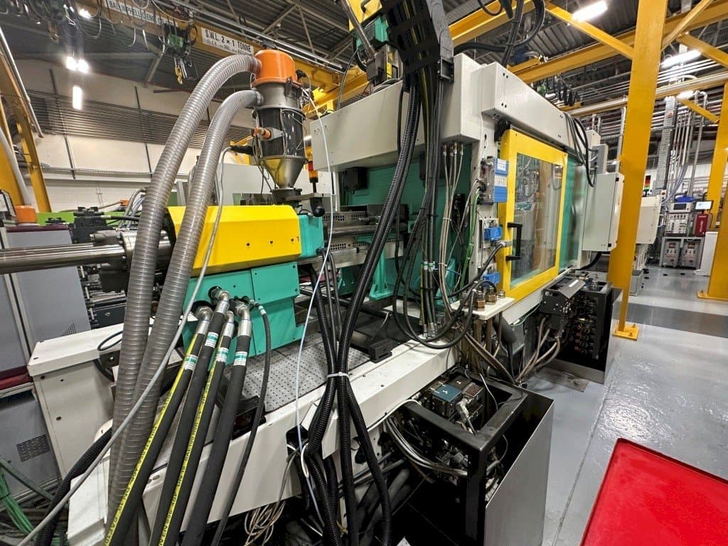 Vista Lateral Esquerda  da Arburg Allrounder 570C 2000 -350/150  máquina