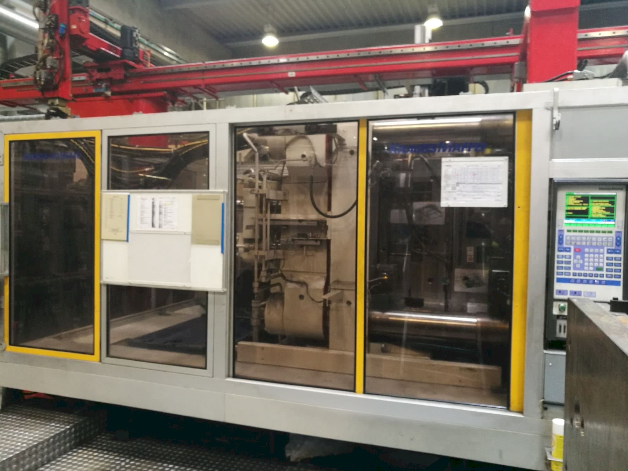 Vista Frontal da Krauss Maffei 800-4350 MC máquina