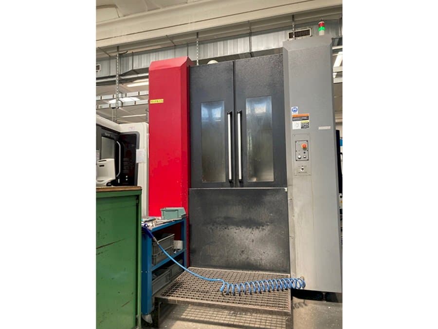 Vista Frontal  da OKK HMC 500  máquina