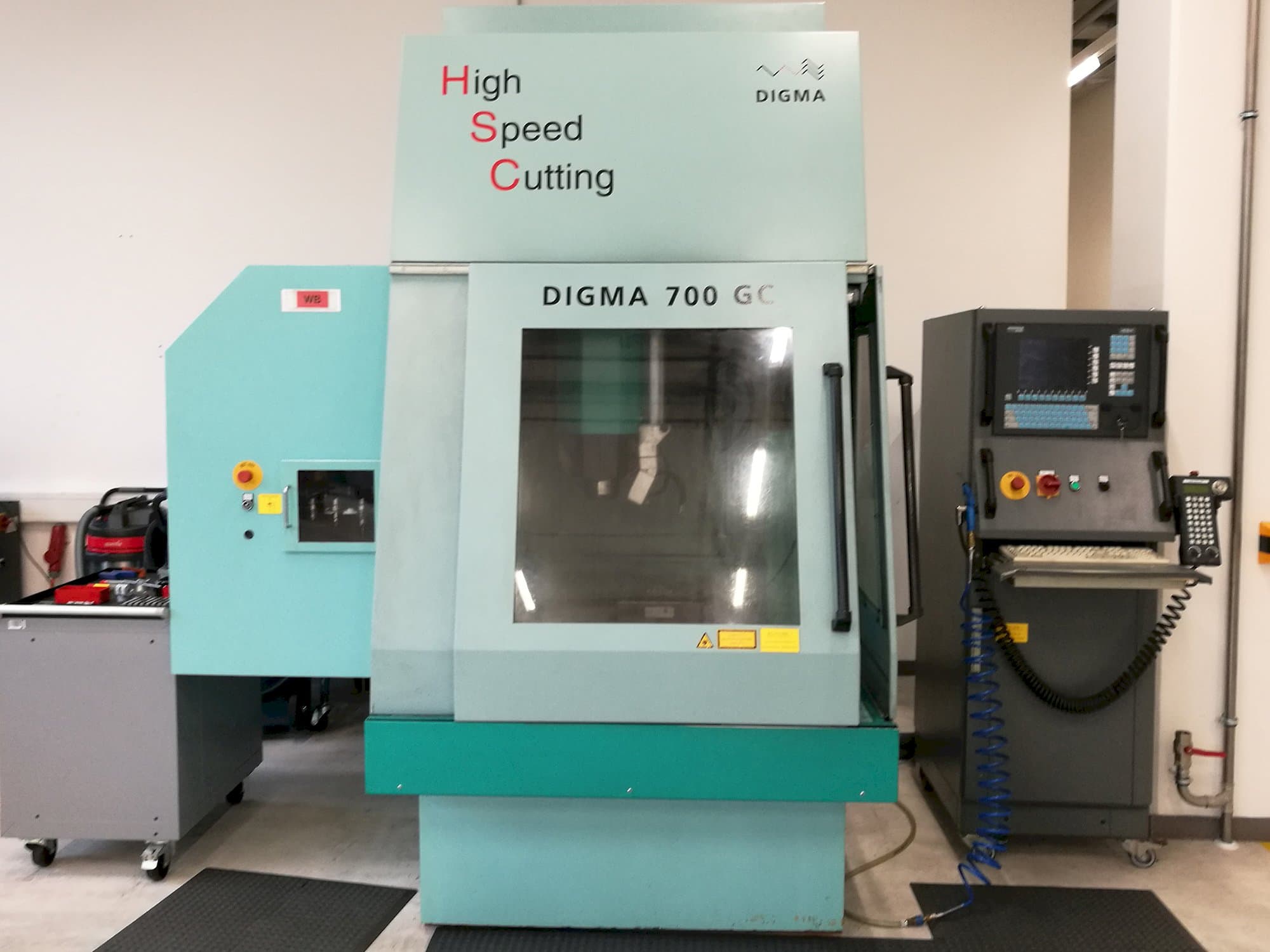 Vista Frontal  da DIGMA 700 GC  máquina