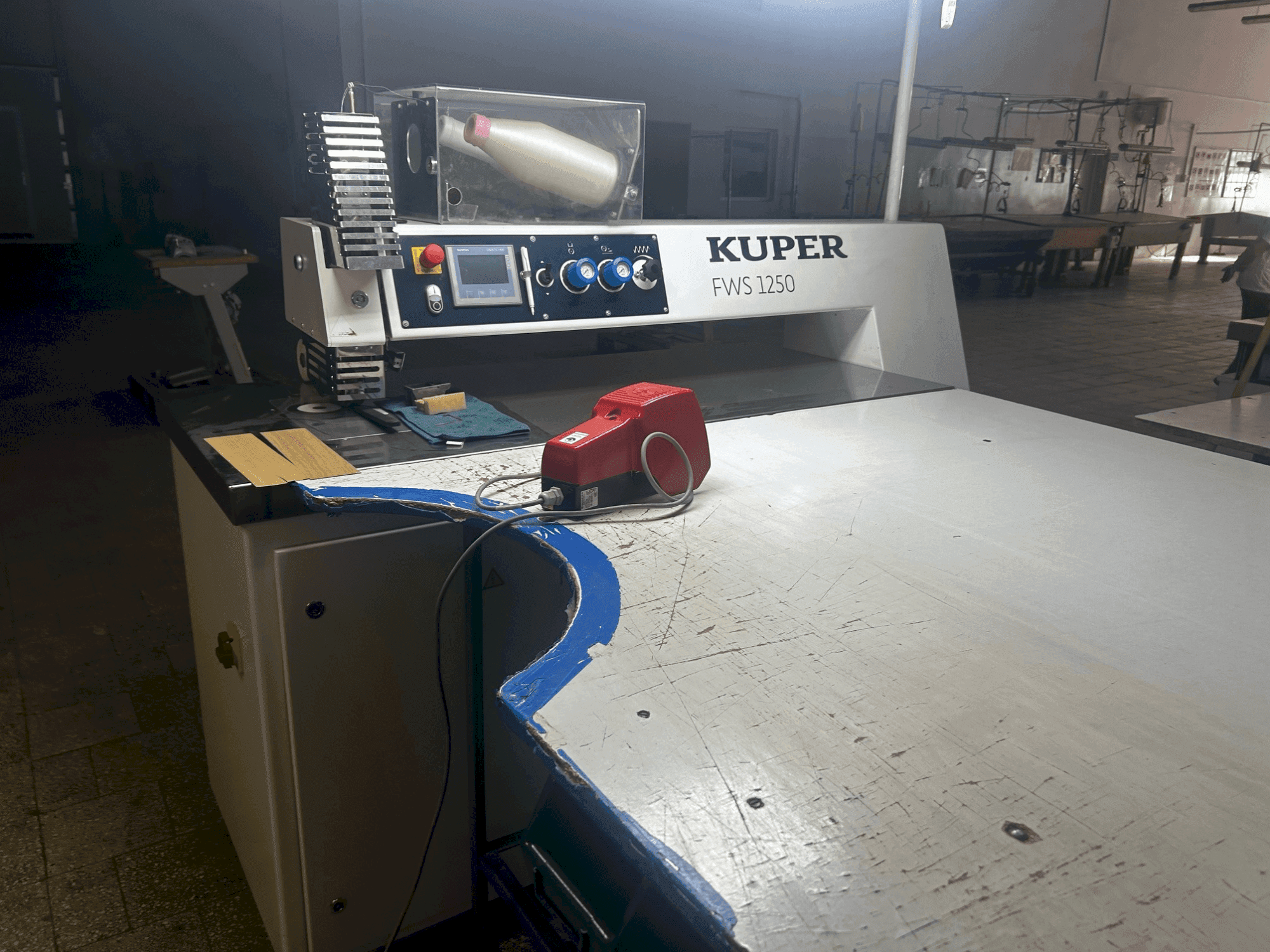Vista Frontal  da KUPER FWS 1250  máquina