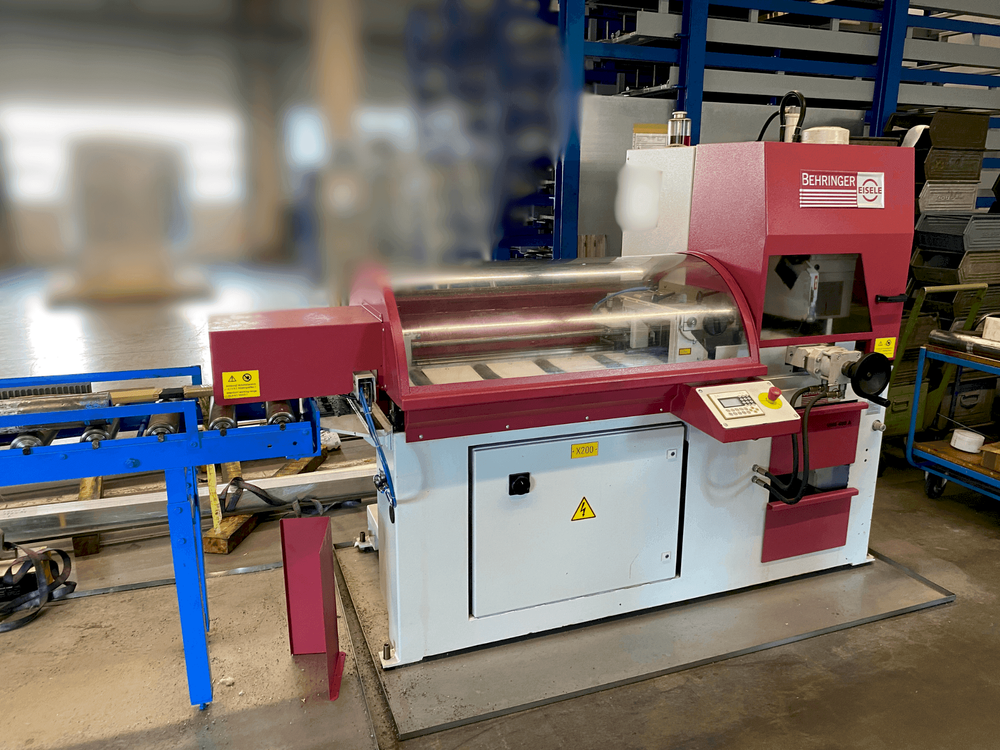 Vista Frontal  da Behringer VMS 400-A  máquina