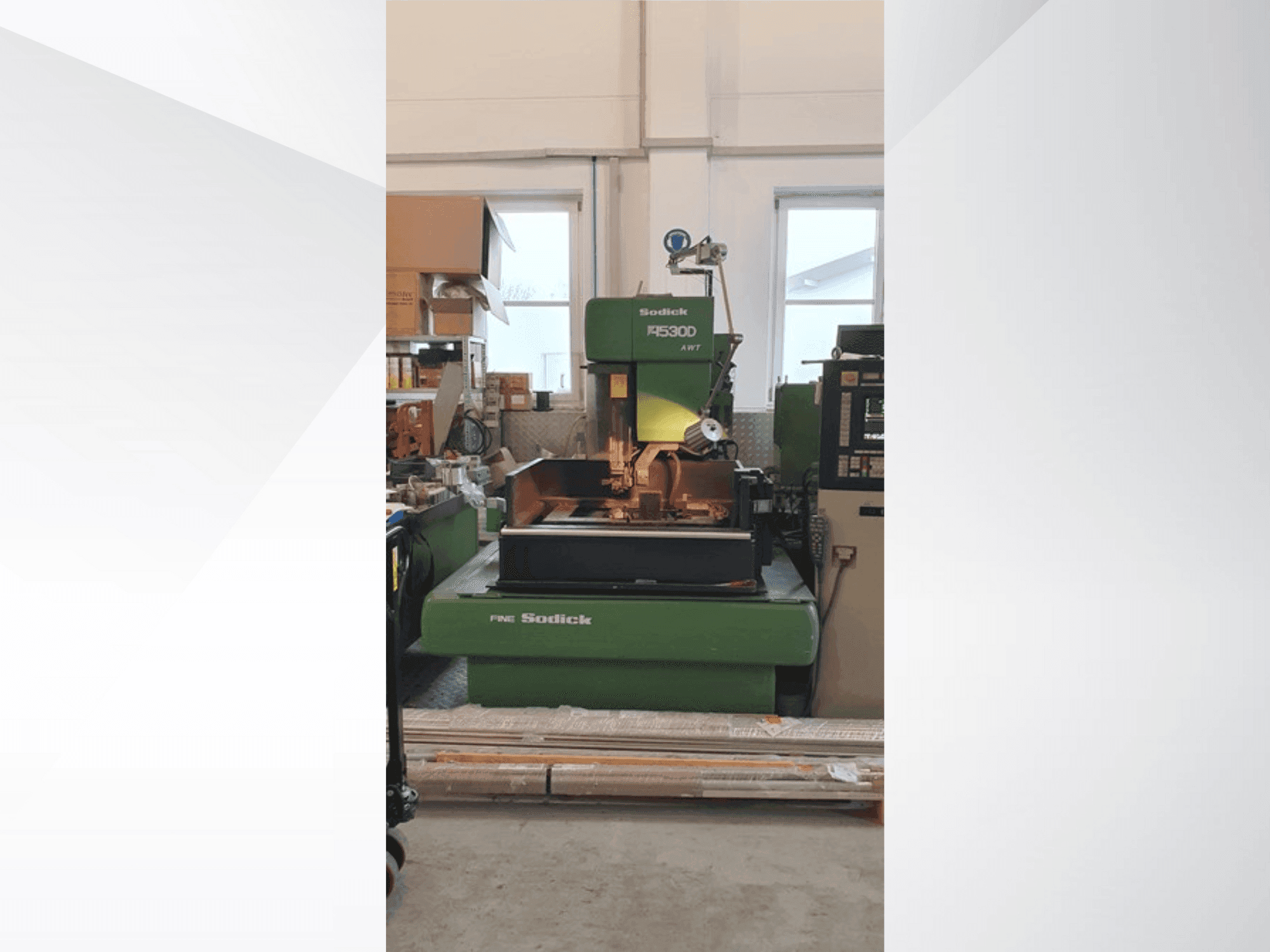 Vista Frontal  da Sodick A 530 D AWT  máquina