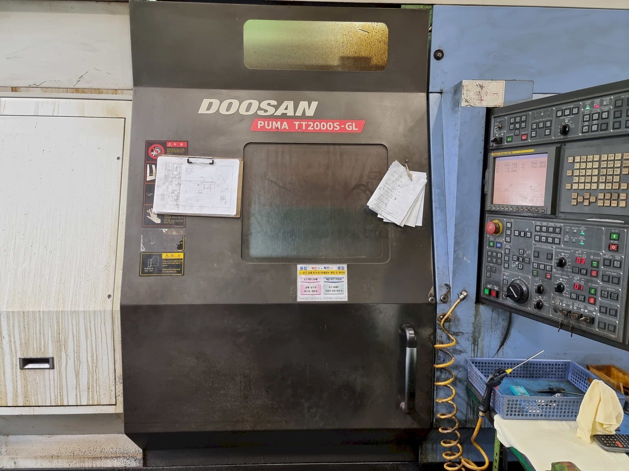 Vista Frontal da Doosan PUMA TT2000S-GL máquina
