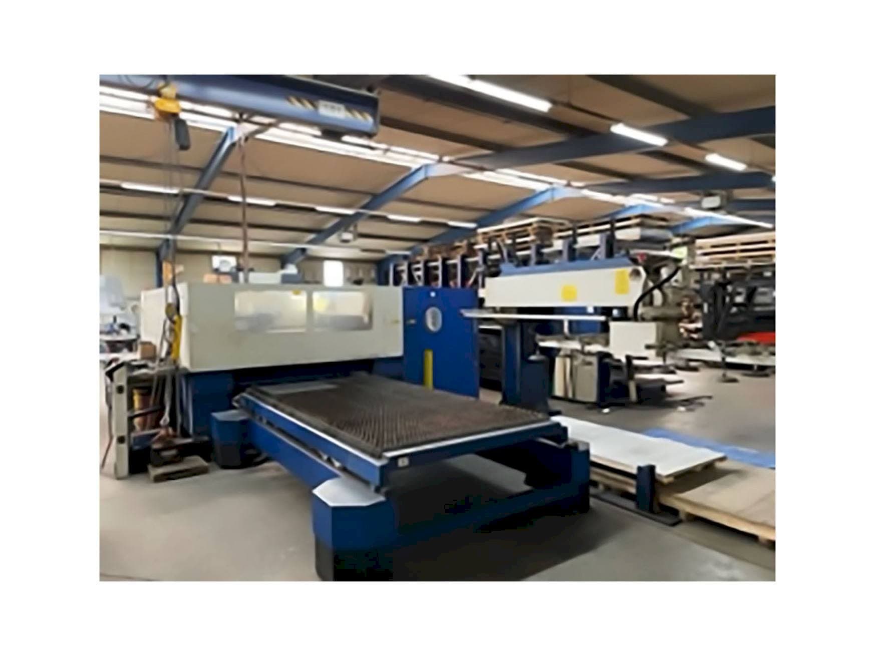 Vista Frontal da Trumpf Trumatic L 3030 máquina