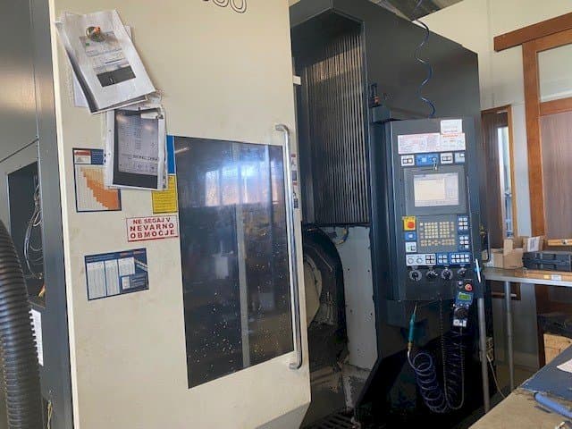 Vista Frontal da Makino D500 máquina