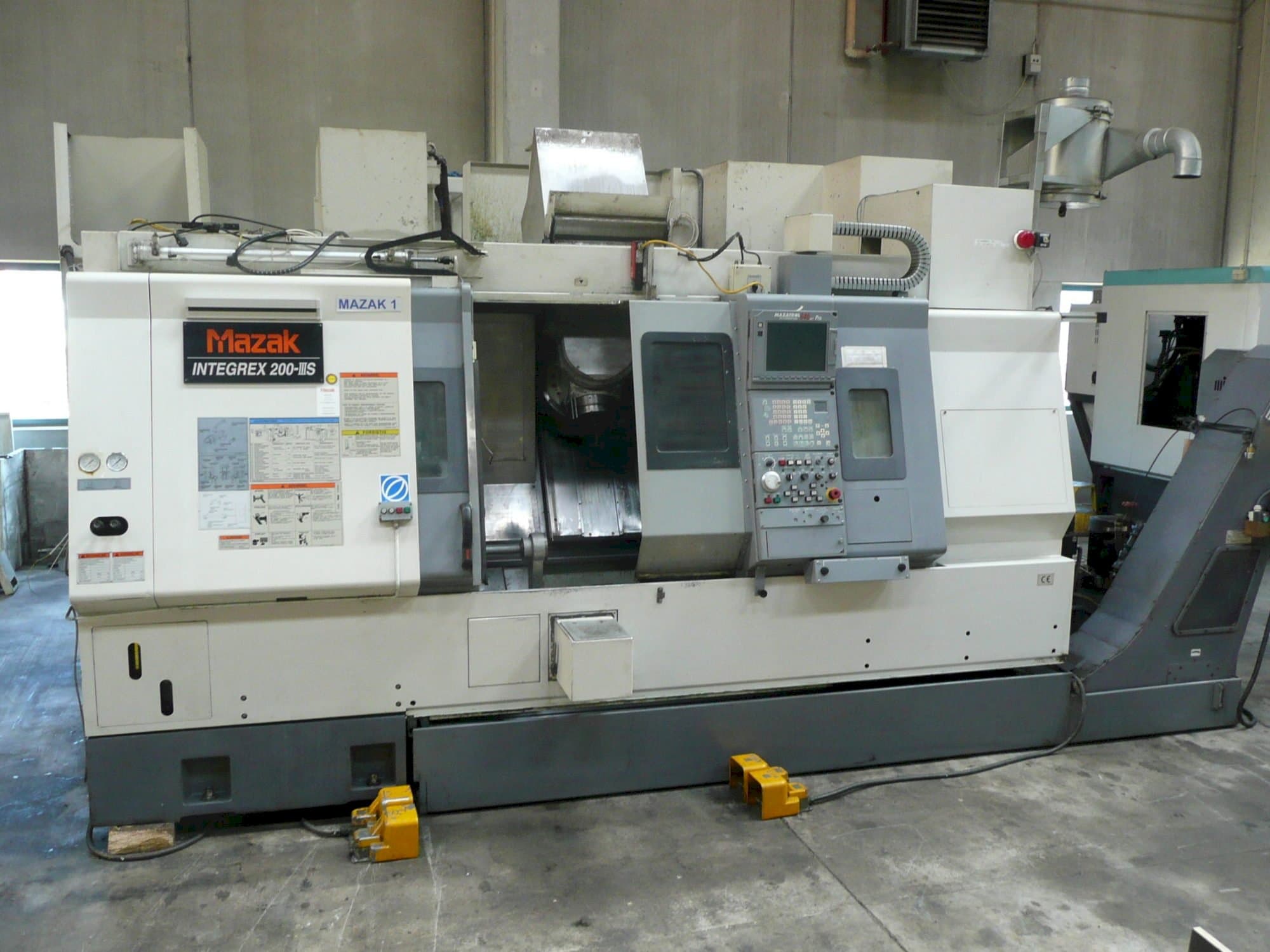Vista Frontal da Mazak INTEGREX 200-IIIS máquina