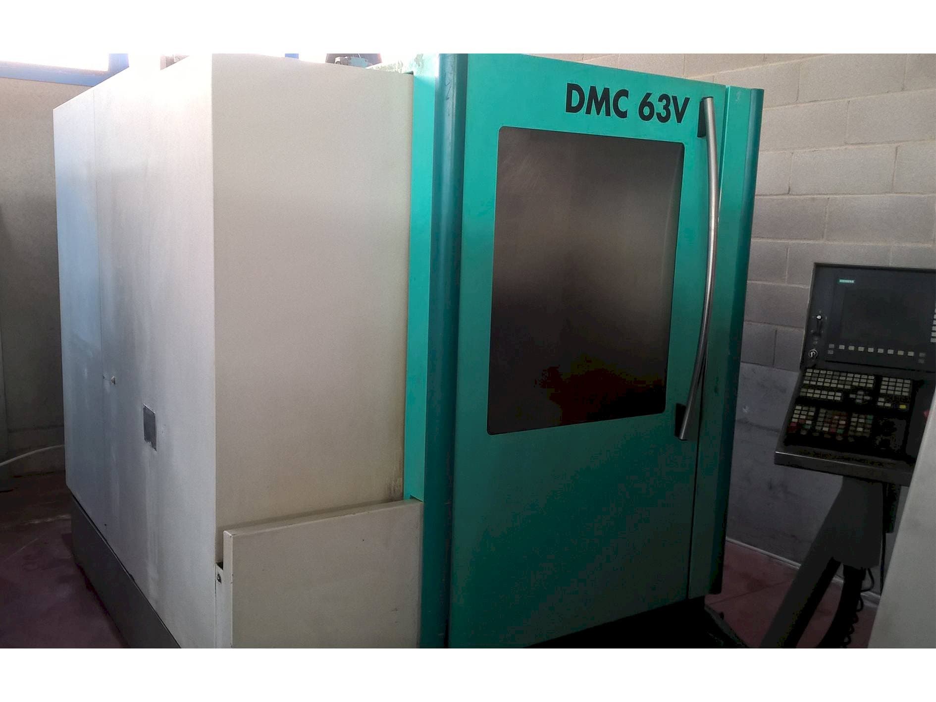 Vista Frontal da DECKEL MAHO DMC 63V máquina