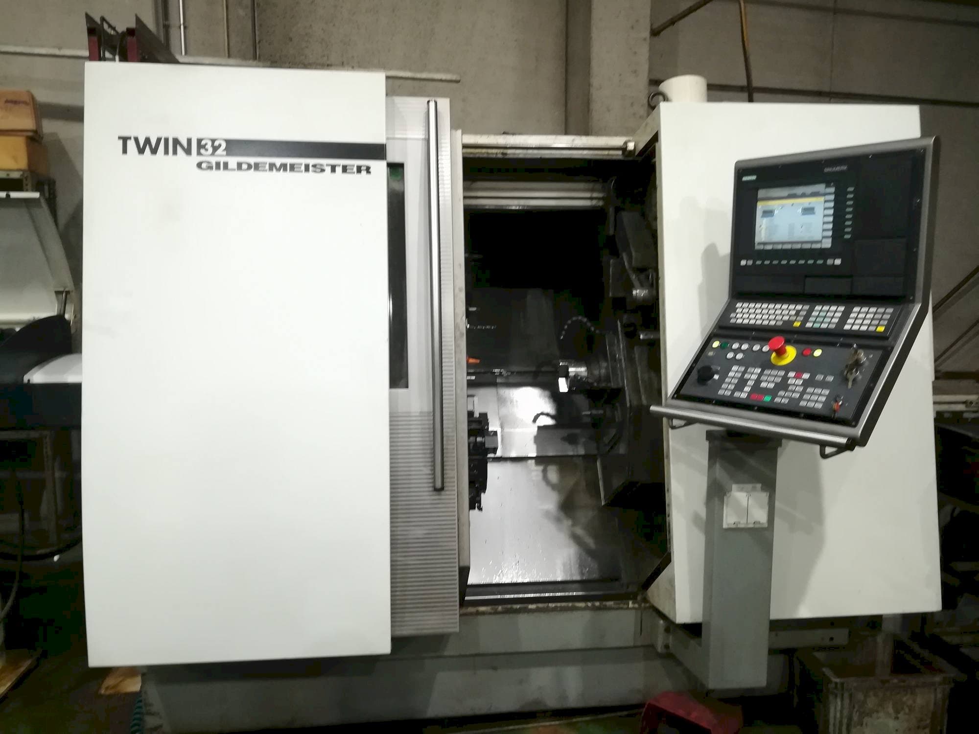 Vista Frontal da Gildemeister Twin 32 máquina