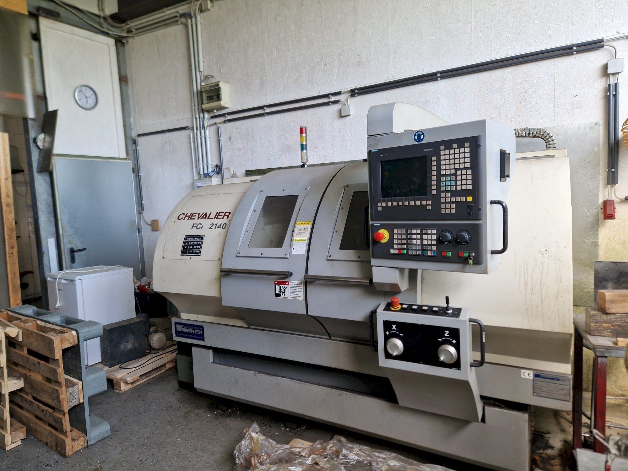 Vista Frontal da Chevalier FCL 2140 S máquina