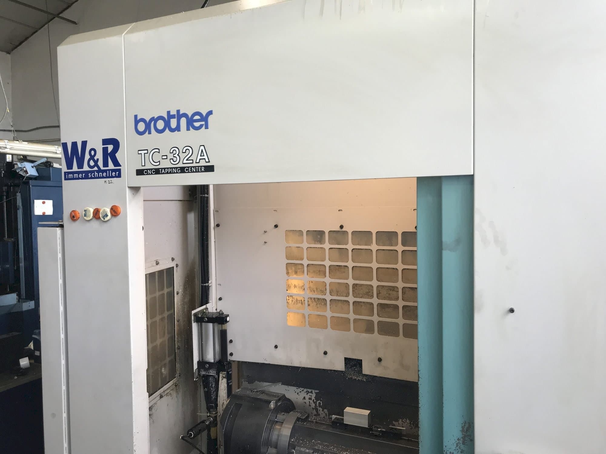 Vista Frontal da Brother TC-32A máquina
