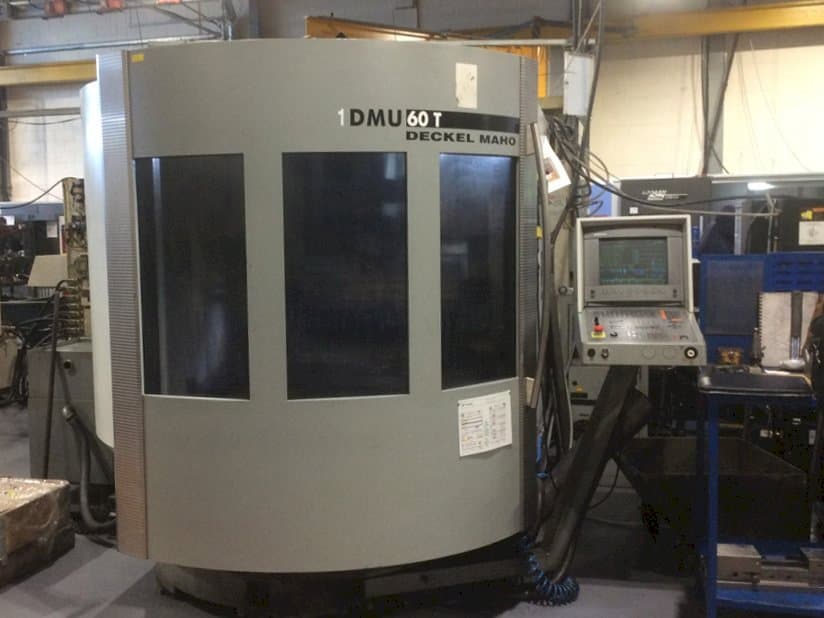 Vista Frontal da DECKEL MAHO DMU 60T máquina