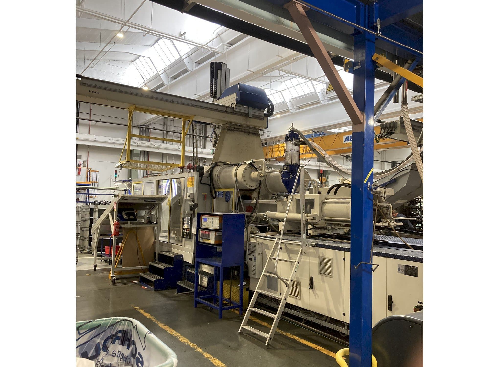 Vista Frontal da Krauss Maffei 650 – 2700 C1 máquina