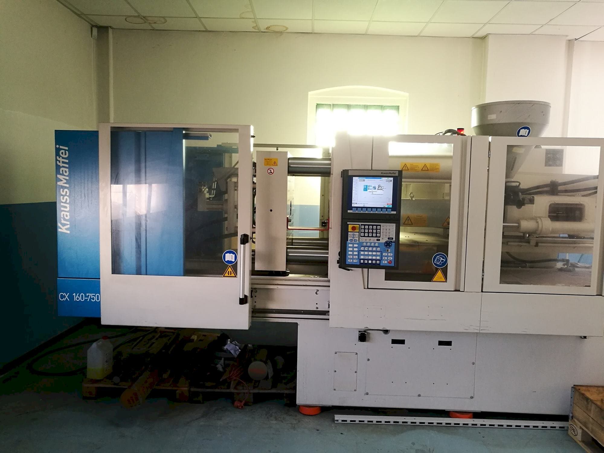 Vista Frontal da Krauss Maffei KM 160-750 CX máquina