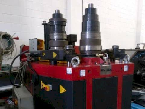 Vista Frontal da Tauring Alpha 160 máquina