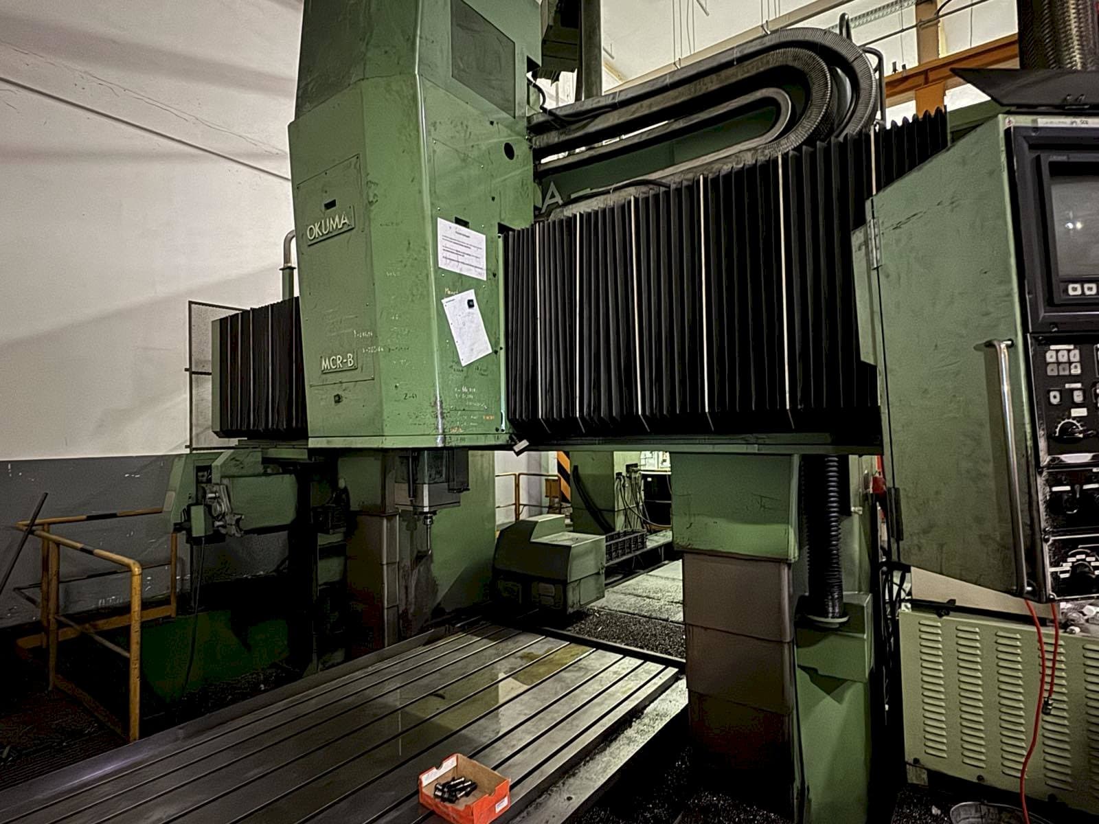 Vista Frontal da Okuma MCR-B máquina
