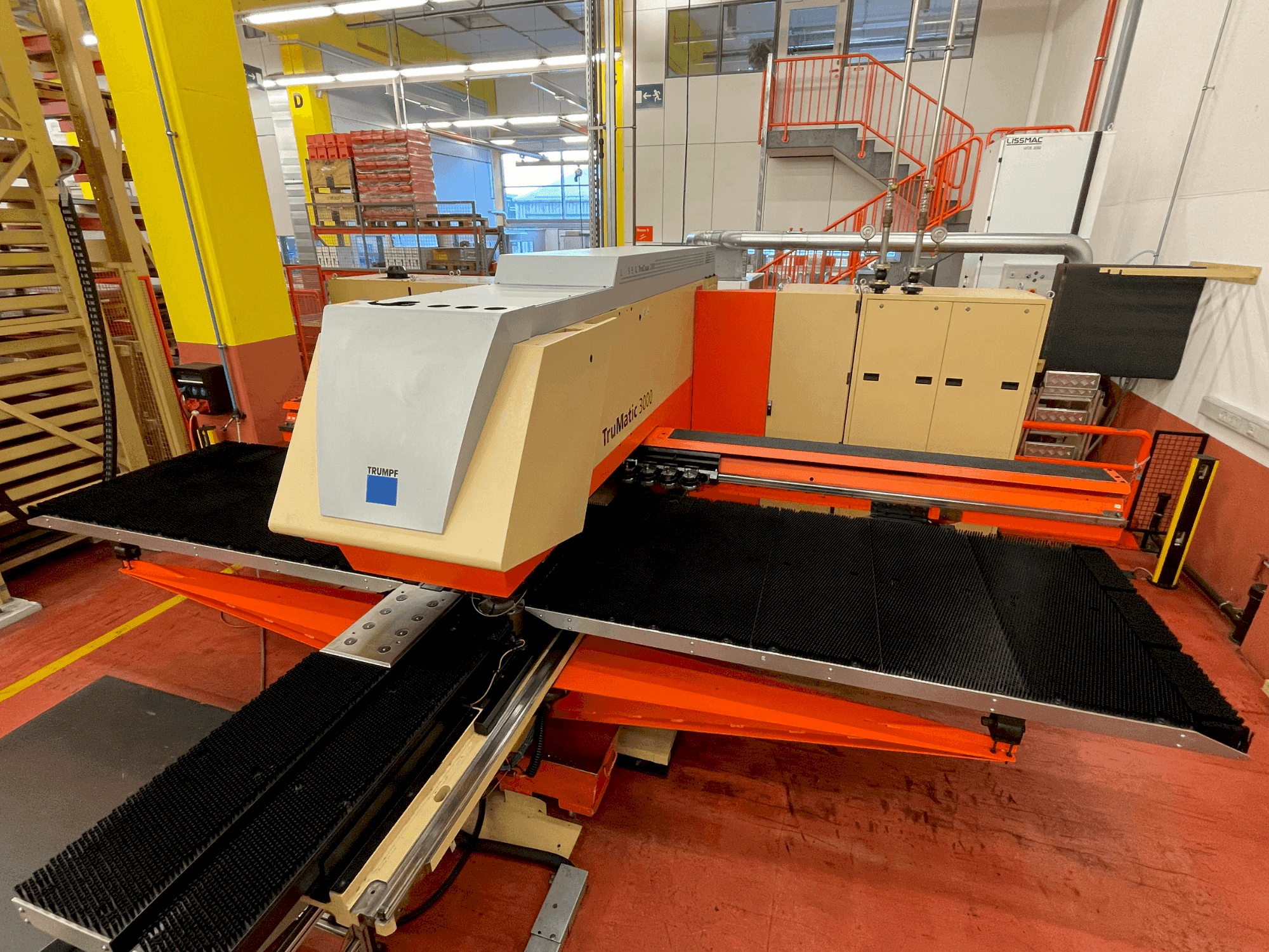 Vista Frontal da TRUMPF TruMatic 3000 máquina