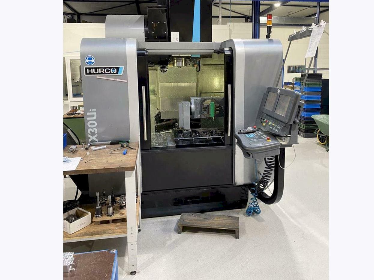 Vista Frontal  da Hurco VMX30 Ui  máquina