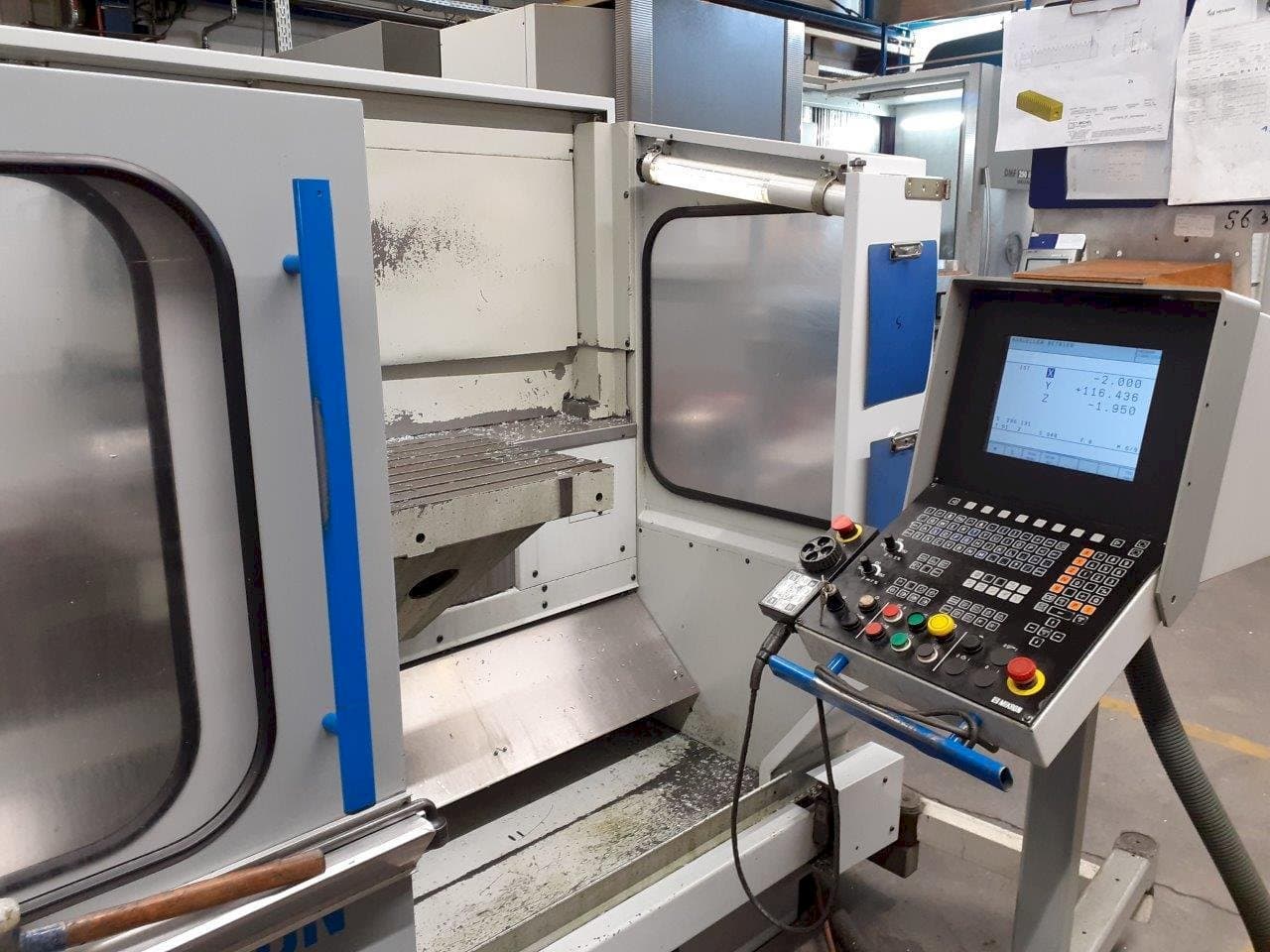 Vista Frontal da MIKRON UME 600 máquina