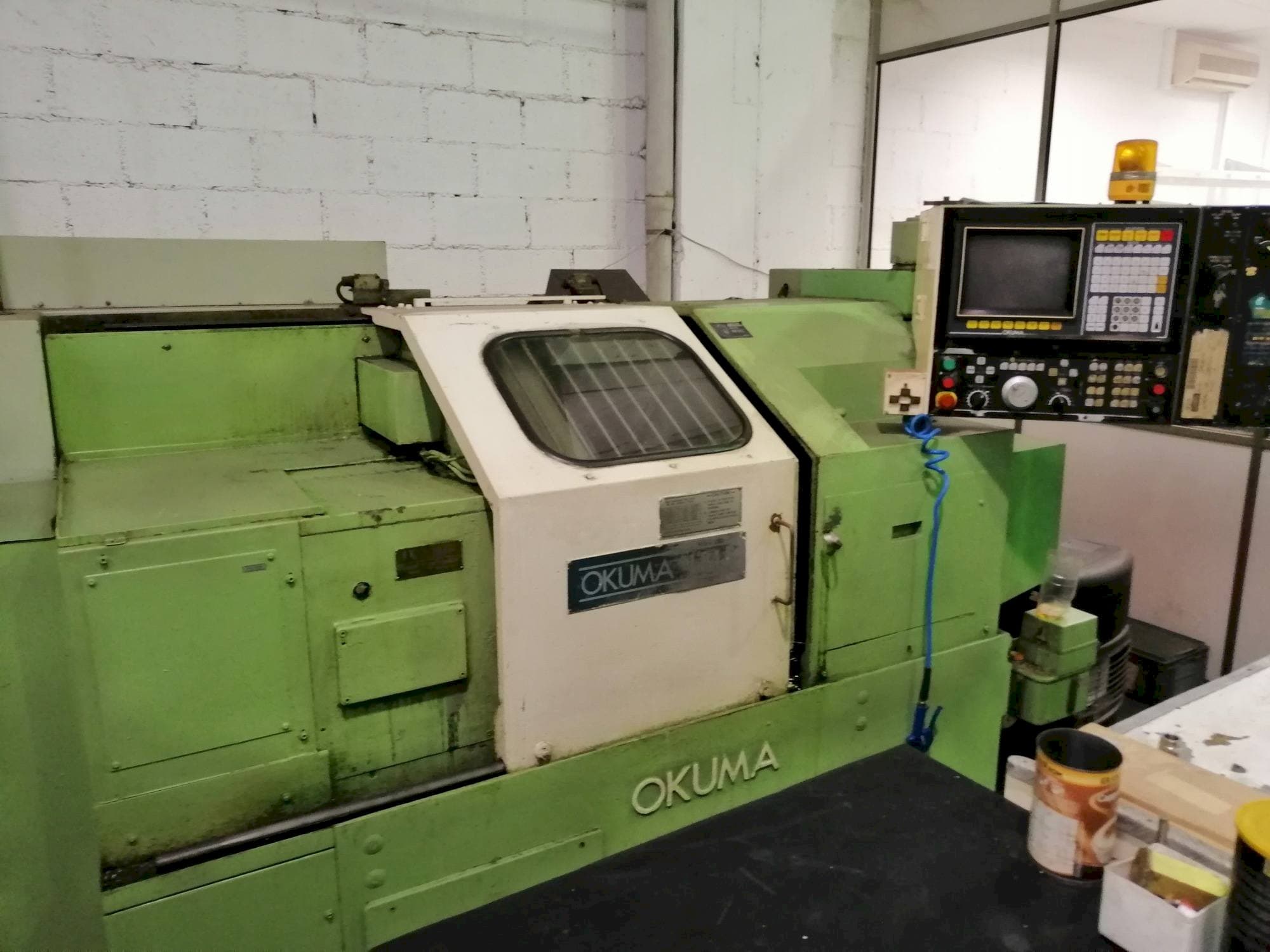 Vista Frontal da Okuma LB15 máquina