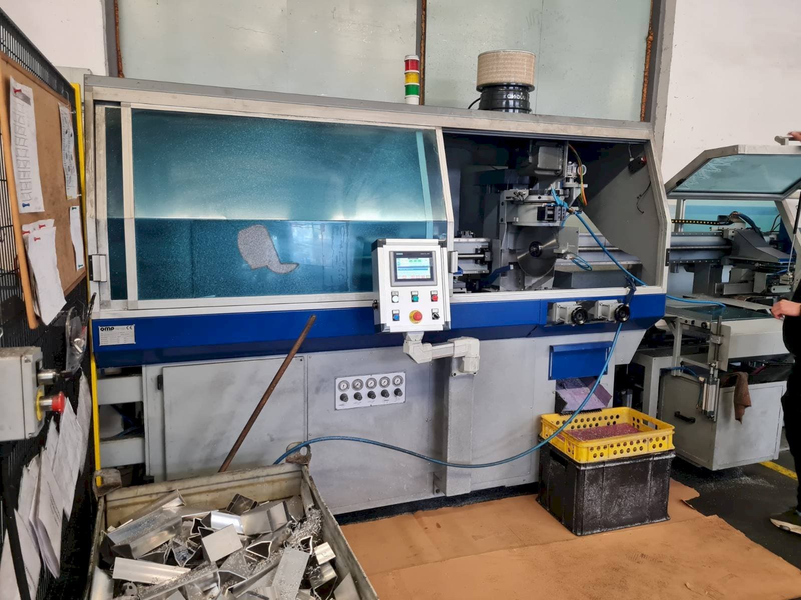 Vista Frontal da OMP EURO 400 CMCNPRL máquina