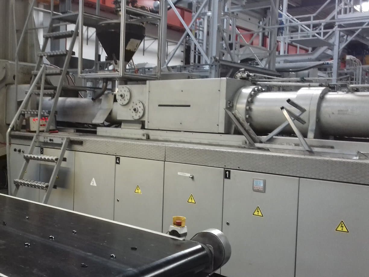 Vista Lateral Direita da Krauss Maffei 650-4350 BM máquina