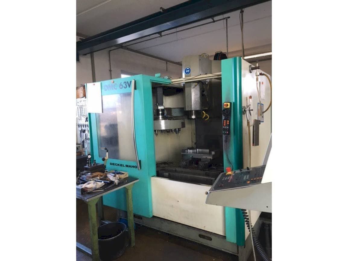 Vista Frontal da DMC DMC 63V máquina