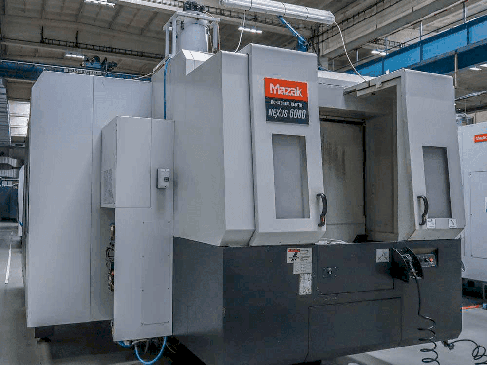 Vista Frontal da Mazak NEXUS HCN 6000 máquina