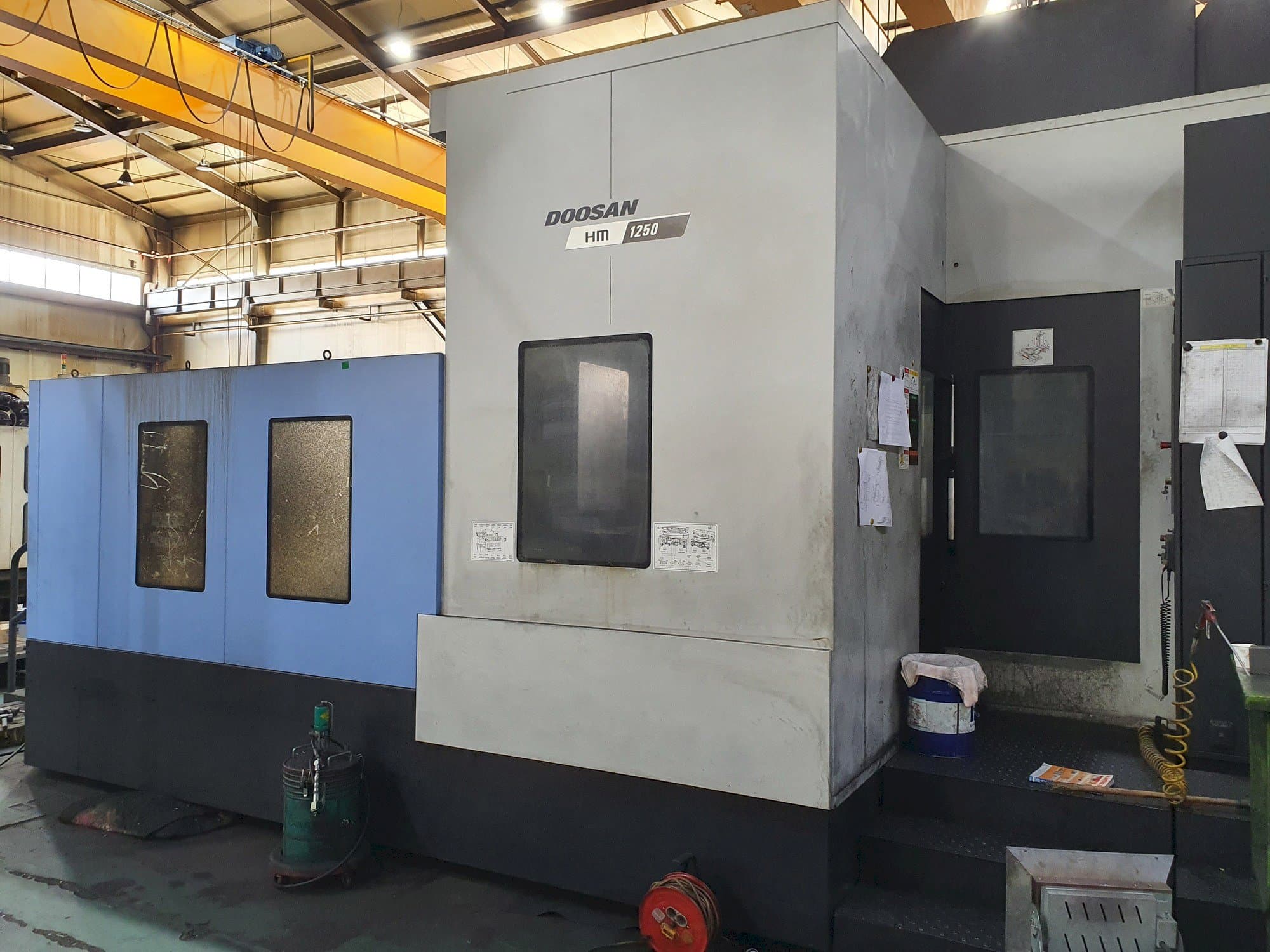 Vista Frontal da Doosan HM 1250 máquina