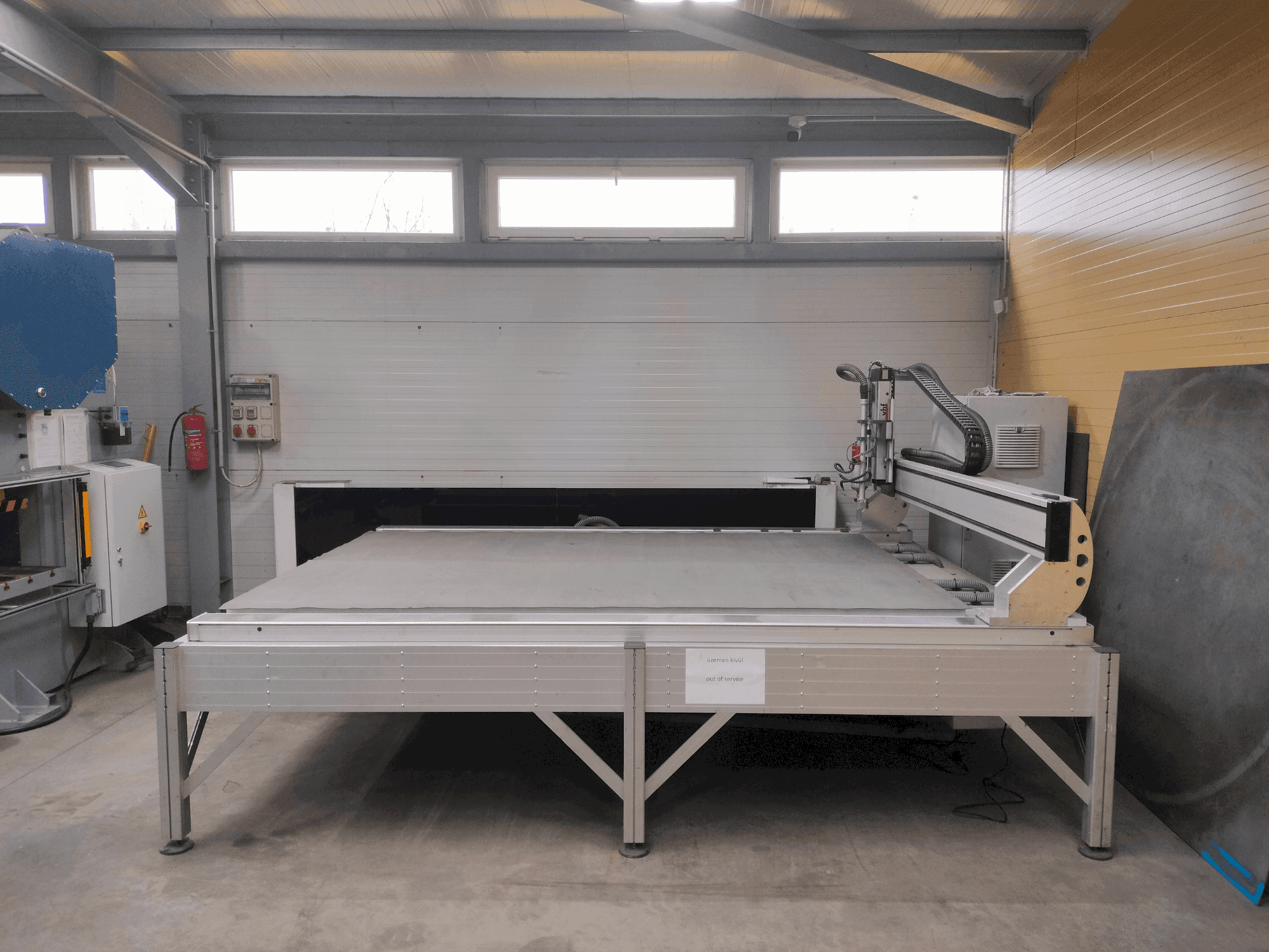 Vista Frontal  da VHF CAM 2030 Active Pro  máquina