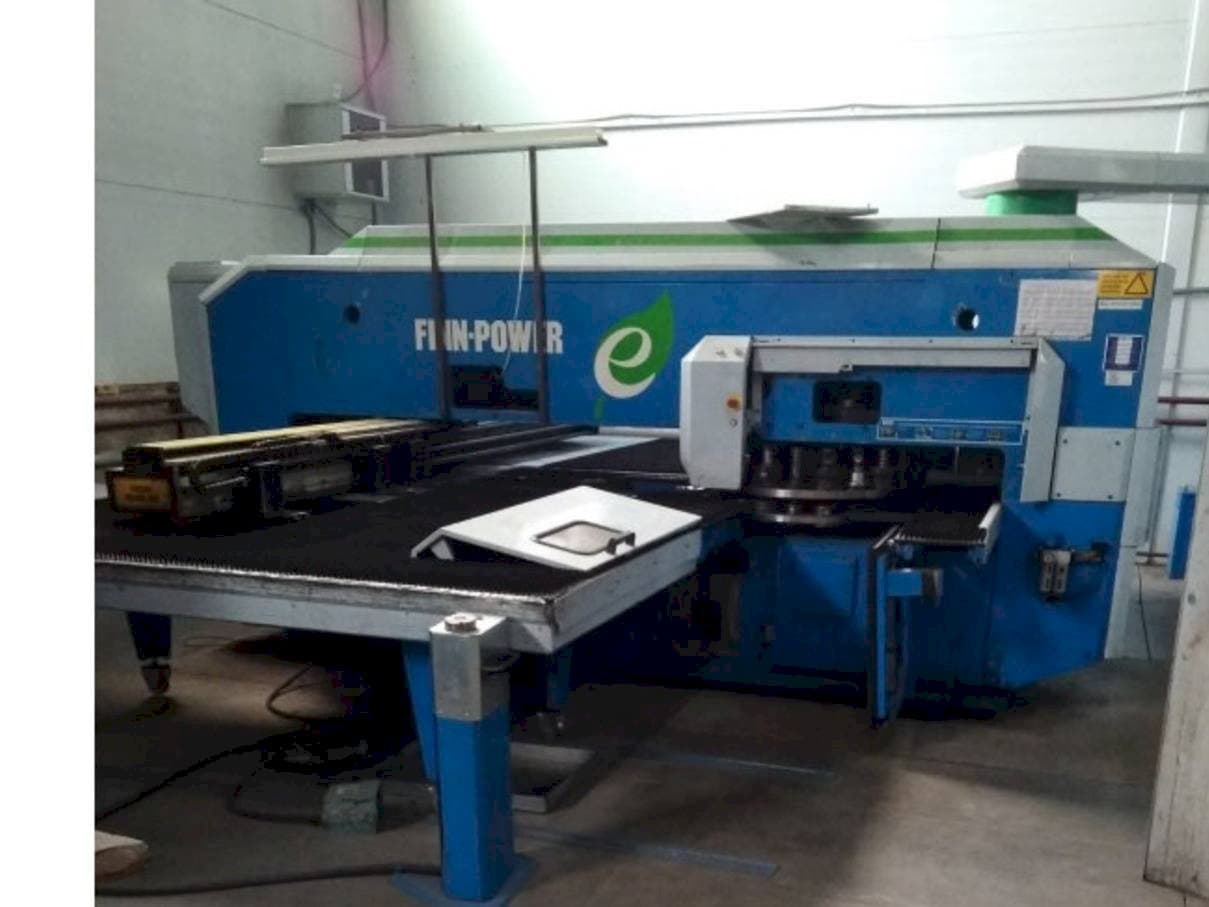 Vista Frontal da Finn-Power E5 máquina