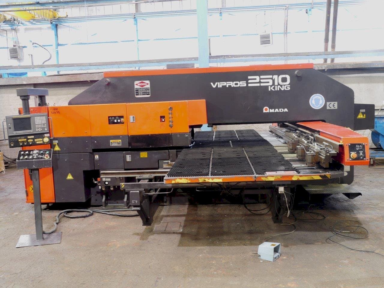 Vista Frontal da AMADA Vipros S2510 máquina