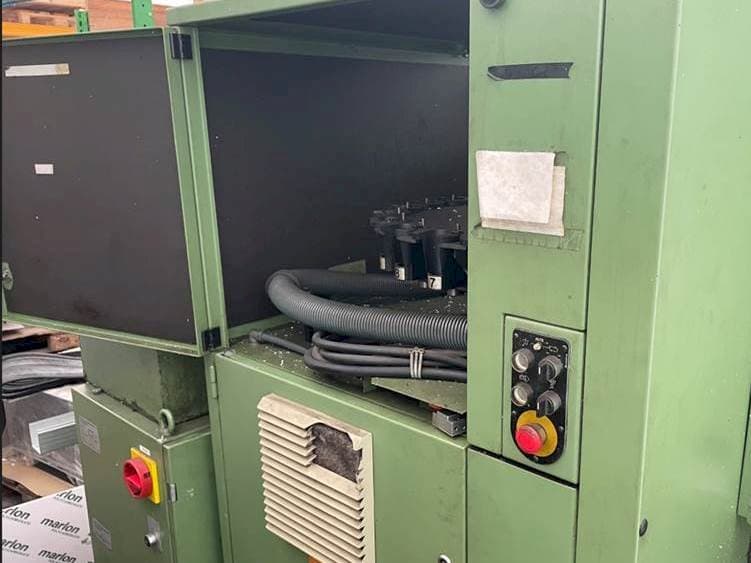 Vista Frontal da DECKEL FP4AT máquina