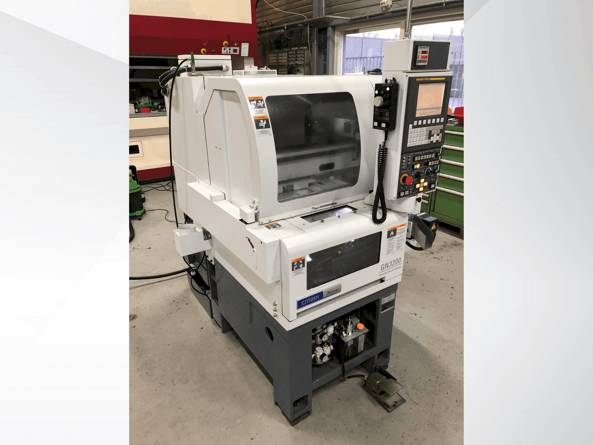 Vista Frontal da Citizen Miyano GN-3200 máquina