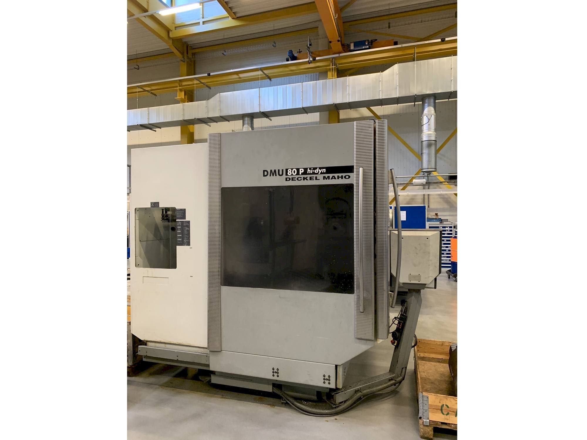 Vista Frontal  da DECKEL MAHO DMU 80 P hi-dyn  máquina