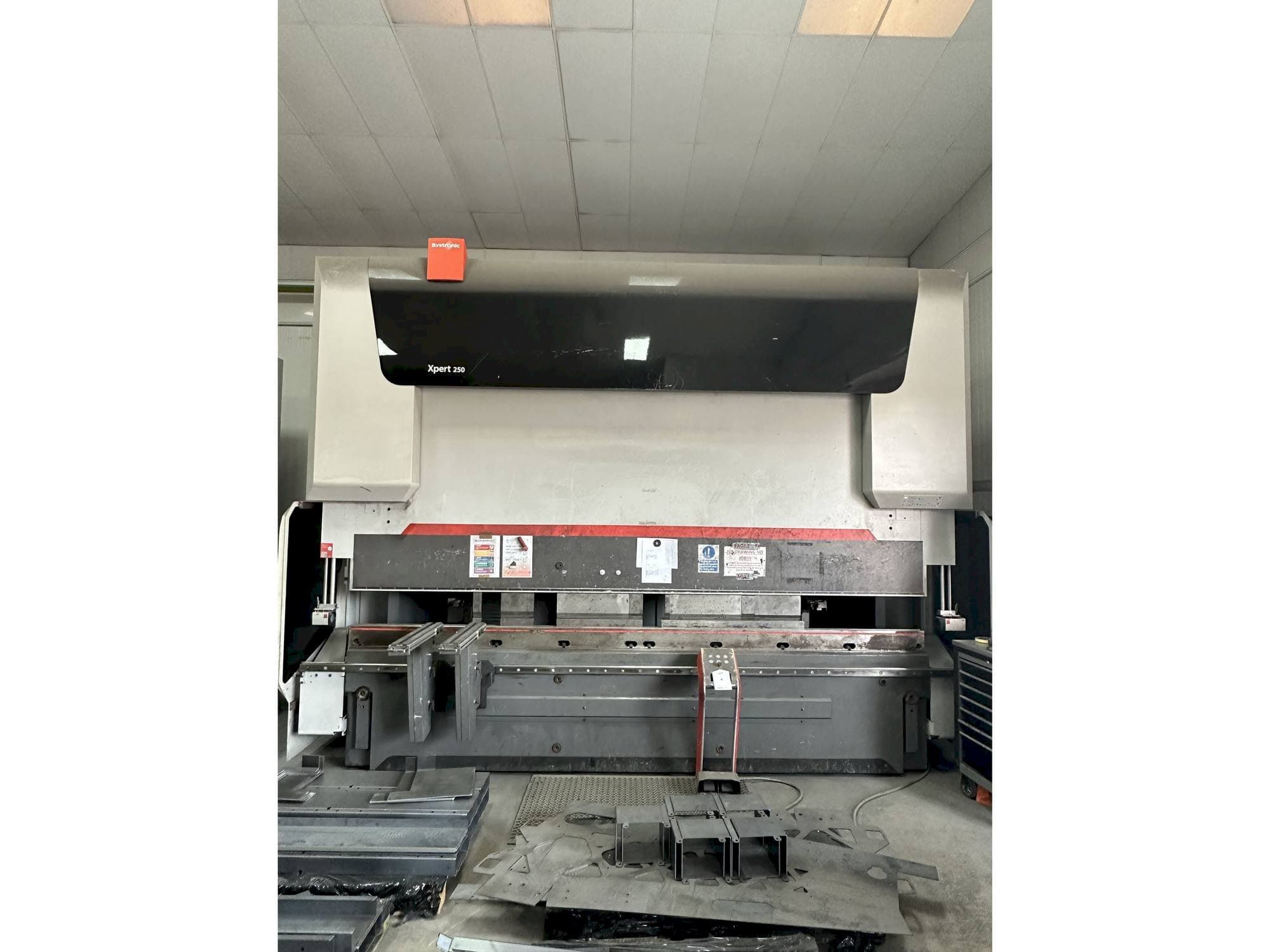 Vista Frontal  da Bystronic Xpert 250/4100  máquina