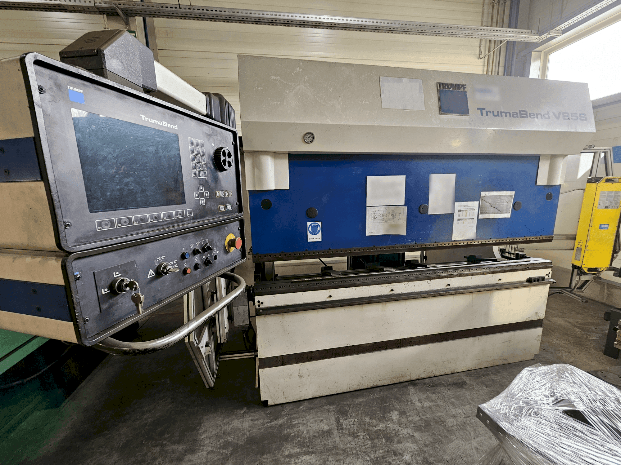 Vista Frontal  da TRUMPF TRUMABEND V85S  máquina