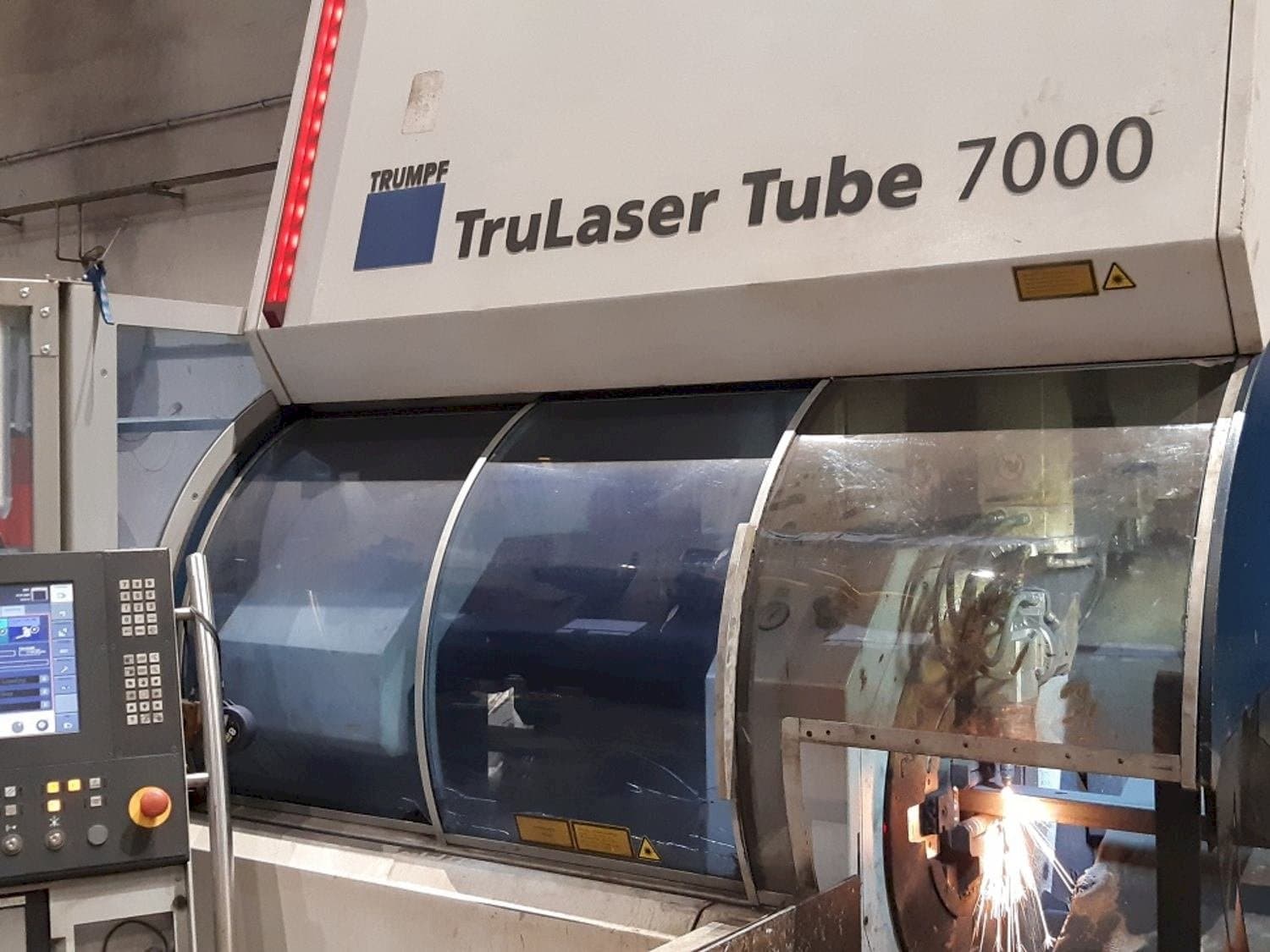 Vista Frontal da Trumpf TruLaser Tube 7000 máquina