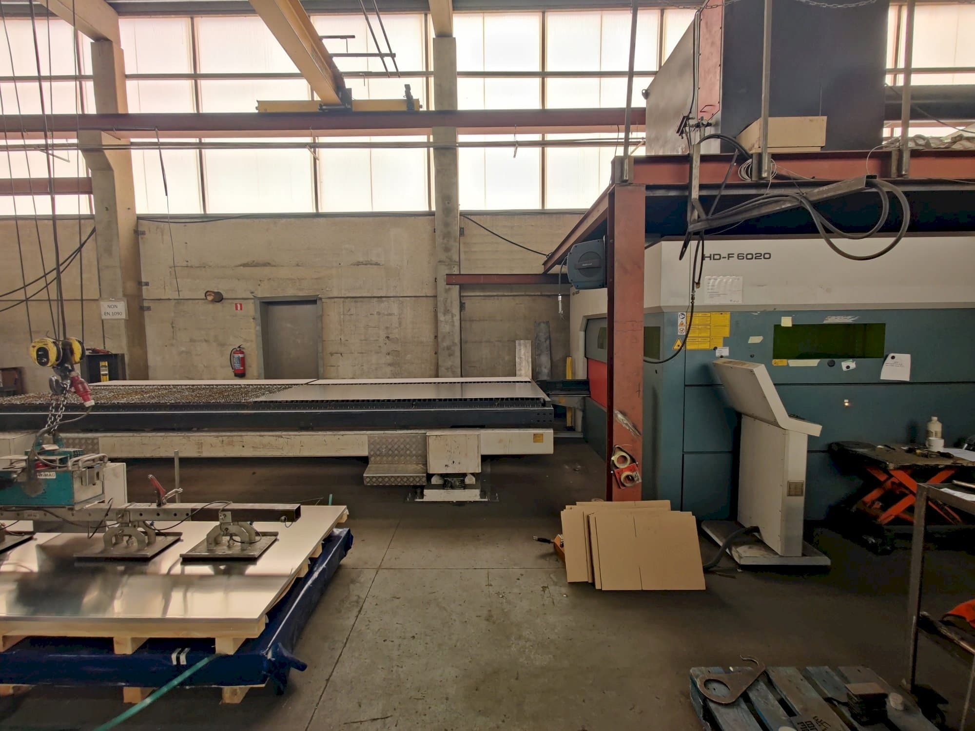 Vista Frontal da Durma HD-F 6020 III máquina