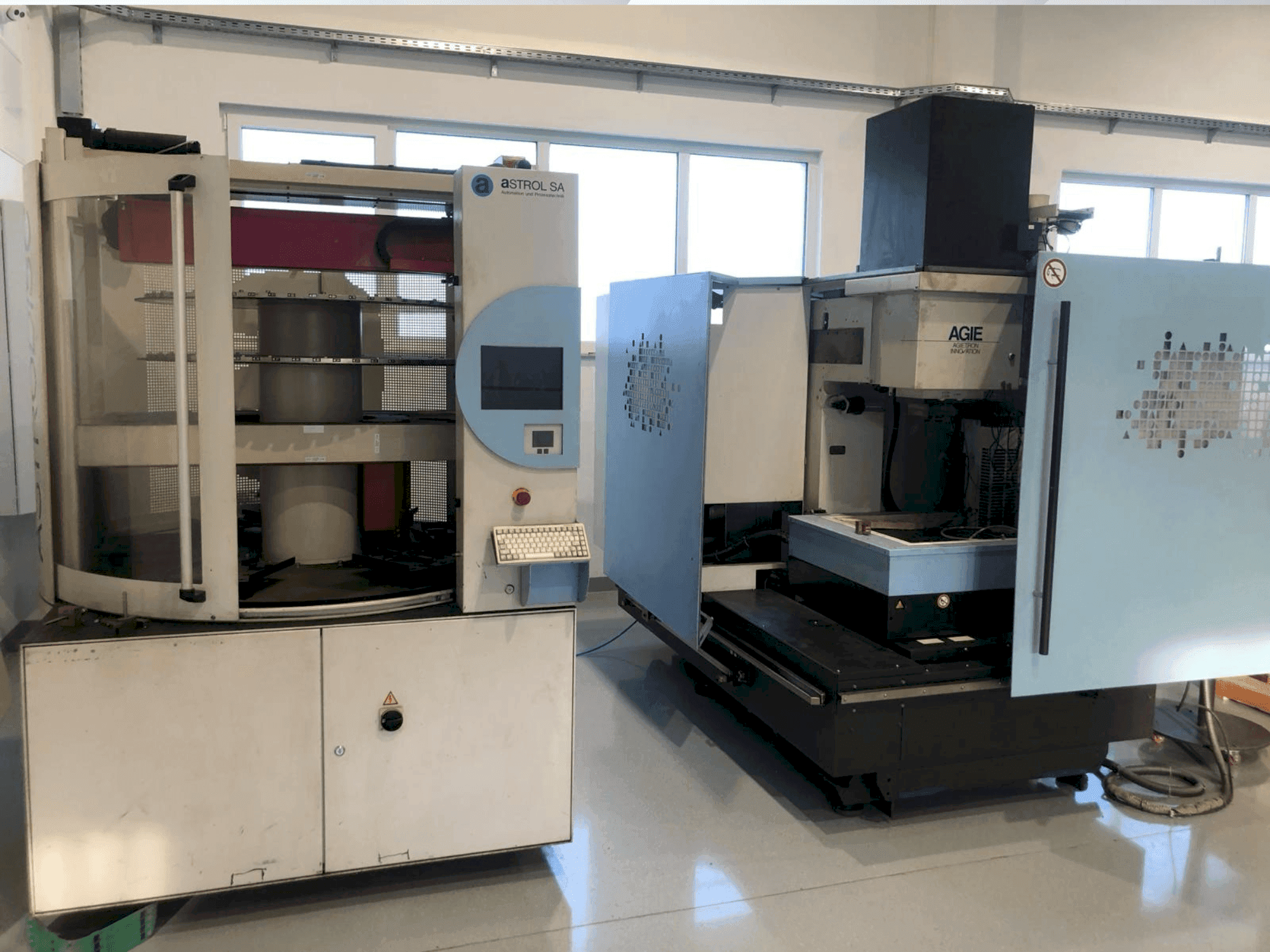 Vista Frontal da AGIE AGIETRON Innovation 2 máquina