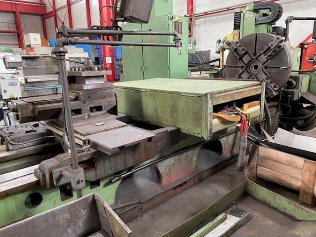 Vista Frontal da TOS SU 100/8000 máquina