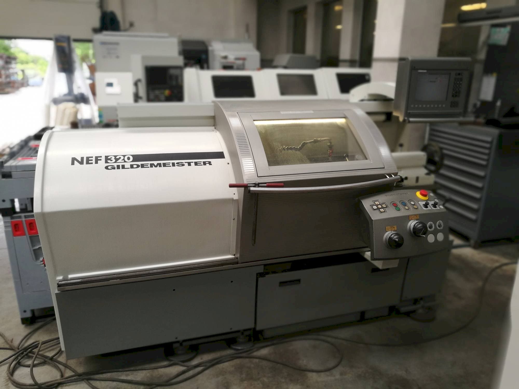 Vista Frontal da Gildemeister NEF 320 máquina