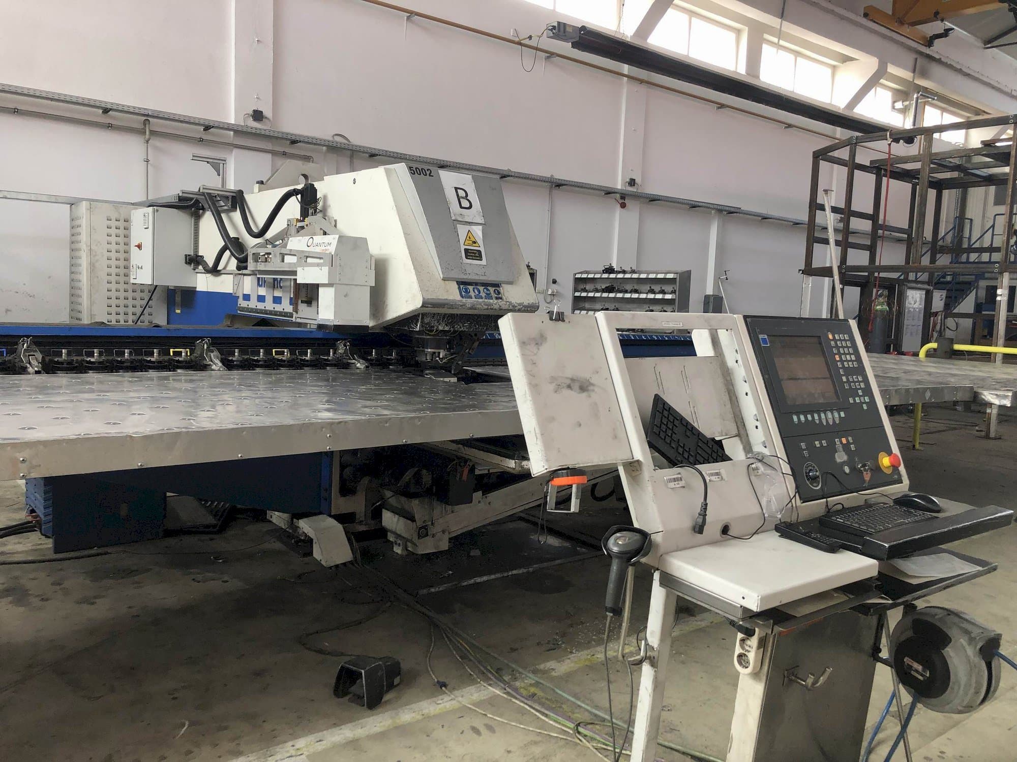 Vista Frontal  da Trumpf Trupunch 5000  máquina