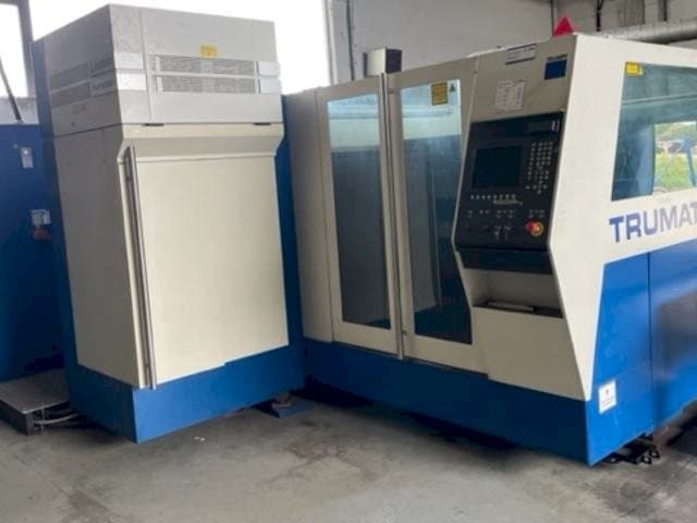 Vista Frontal  da TRUMPF Trumatic L3050  máquina