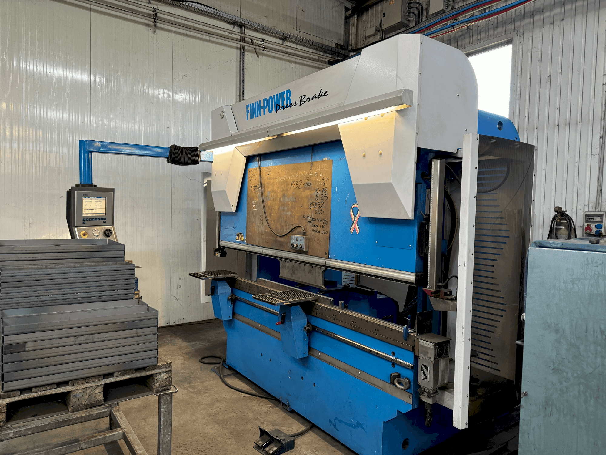 Vista Frontal da Finn-Power B80.2550 máquina